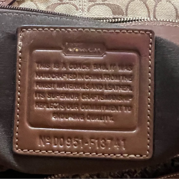 Coach ted signature shoulder bag. - Picture 3 of 4